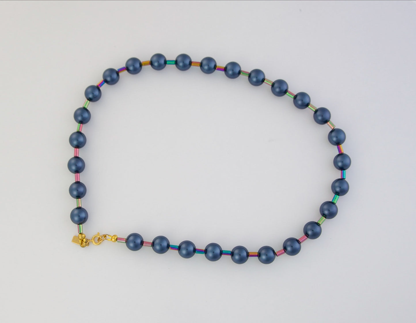ANNEKE NAVY PEARL NECKLACE